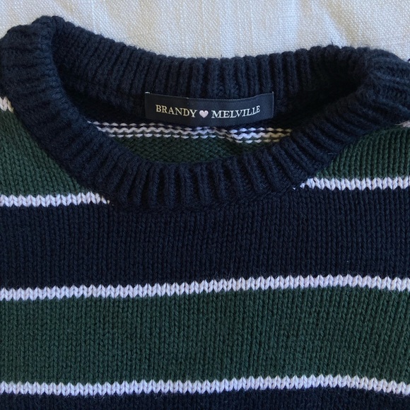 Brandy Melville Jessica Sweater - Picture 5 of 5